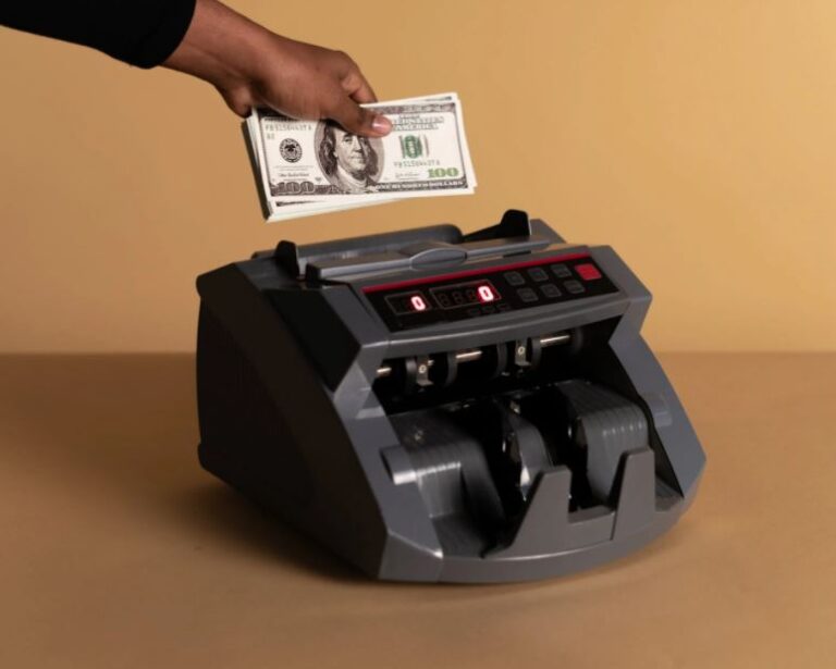 How does a counterfeit money detector work? Meldium